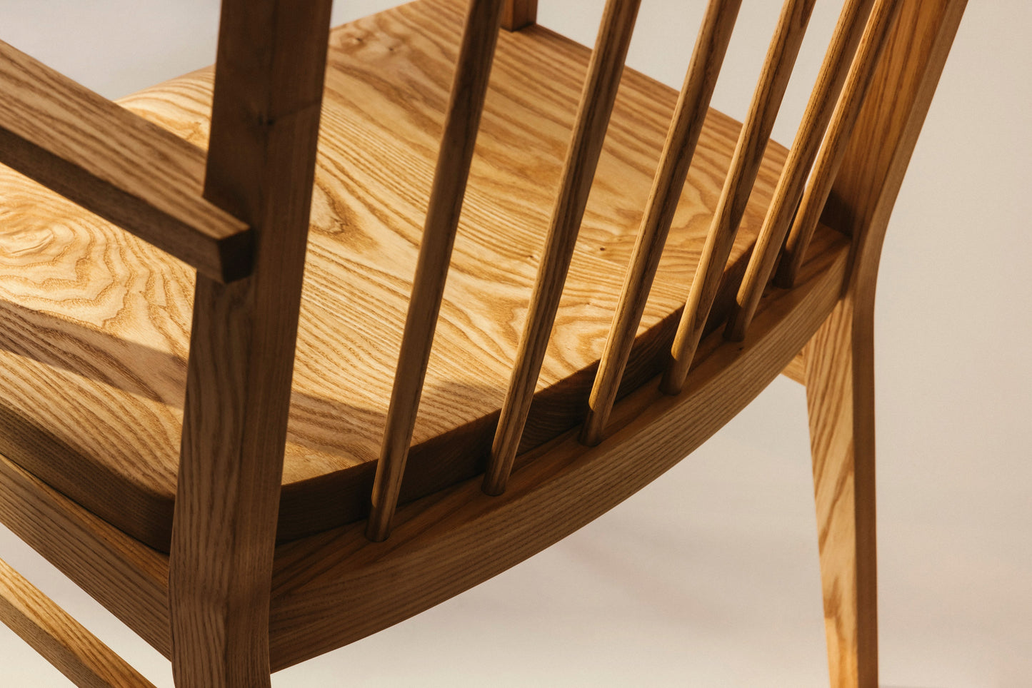 #45 Chair(armrest)
