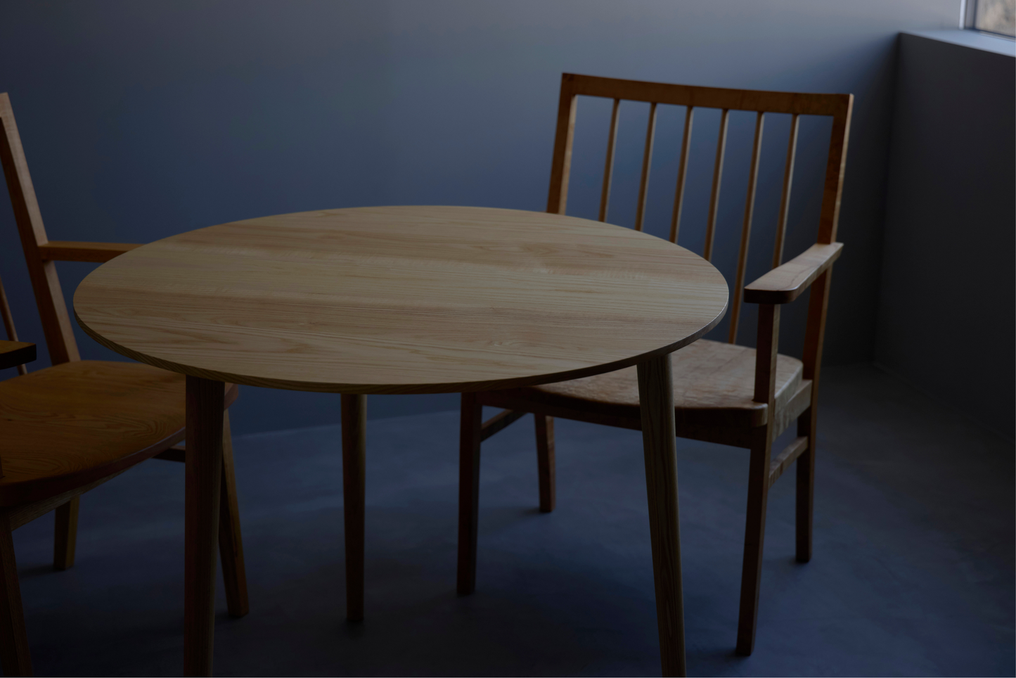 #175 Round Dining Table