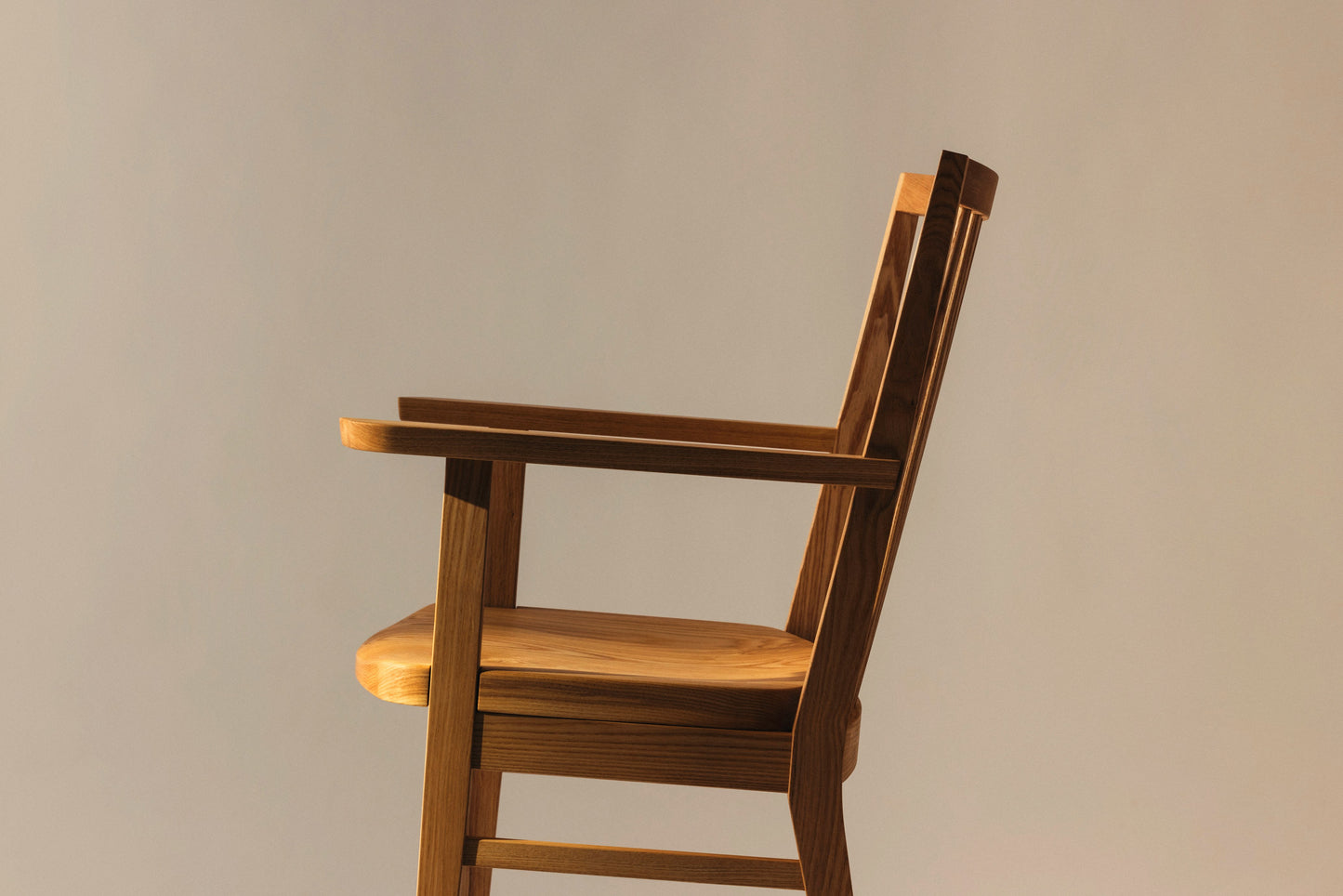 #45 Chair(armrest)