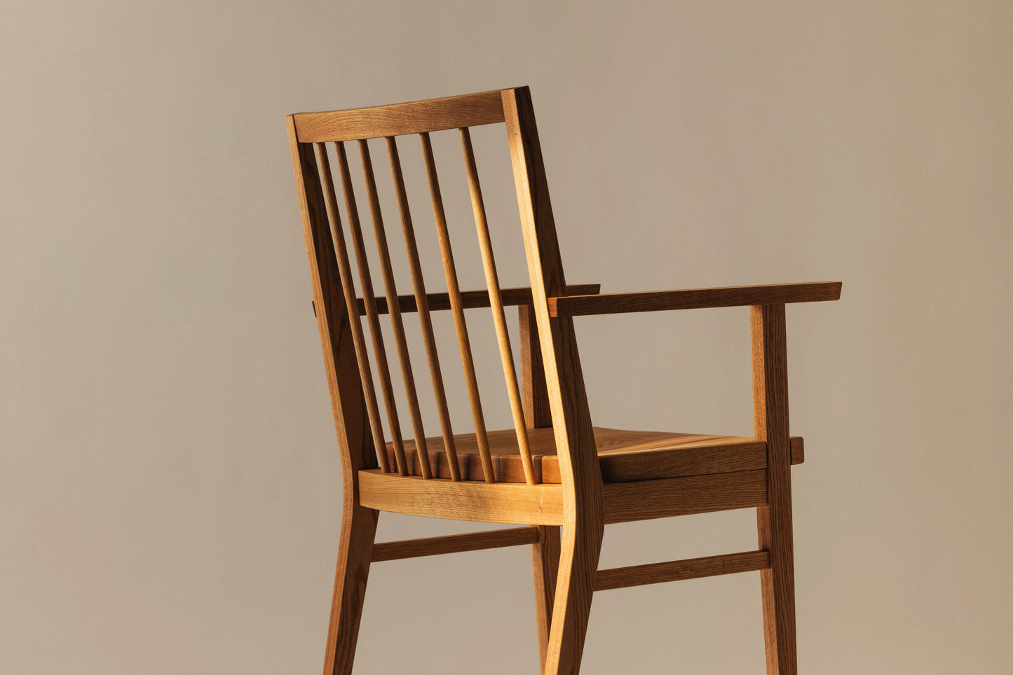 #46 Chair(armrest)