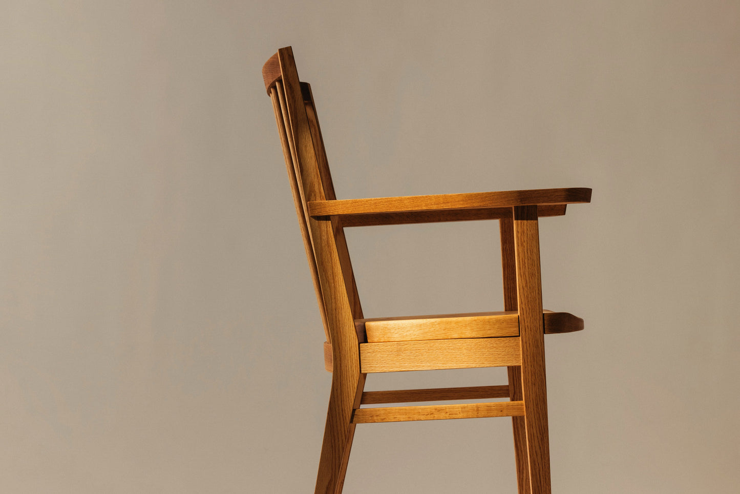 #46 Chair(armrest)