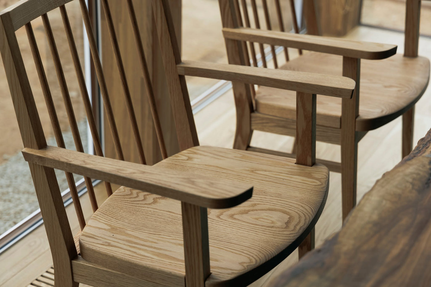 #44 Chair(armrest)