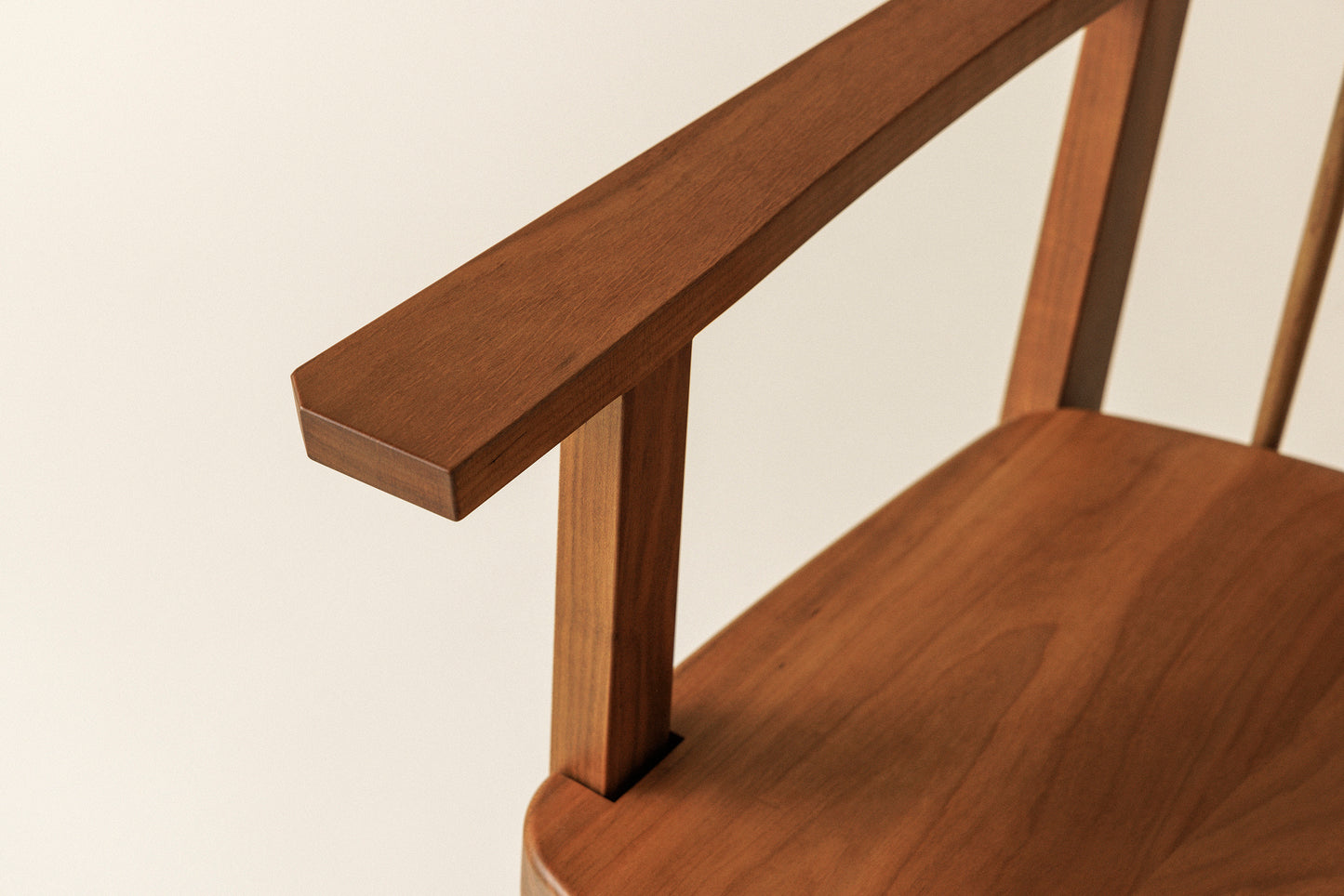 #21 Chair(armrest)