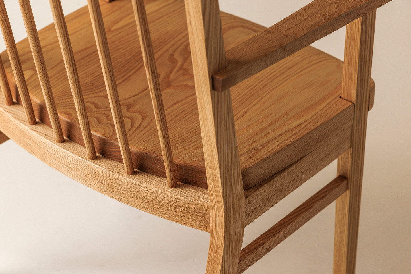 #60 Chair(armrest)