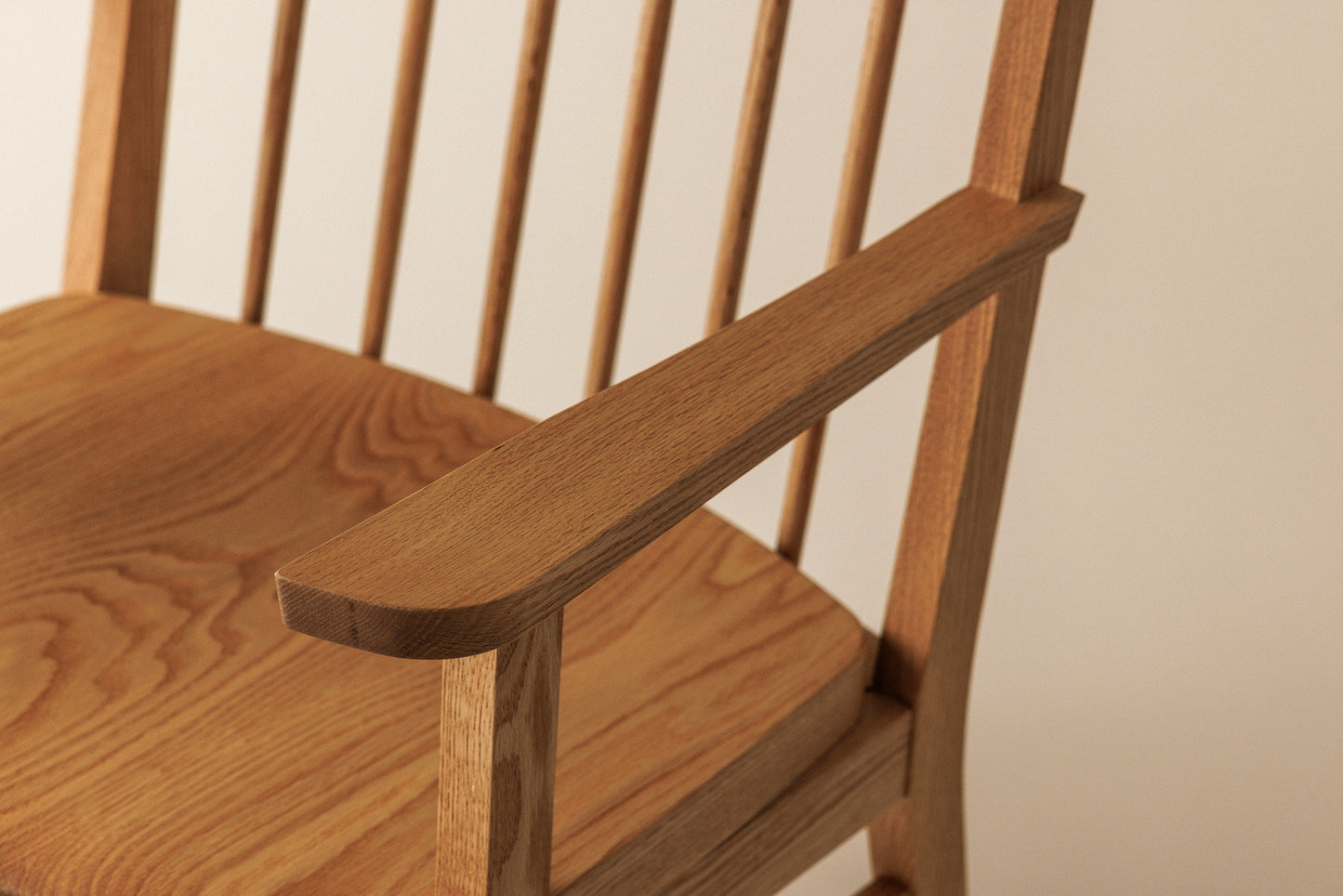 #60 Chair(armrest)
