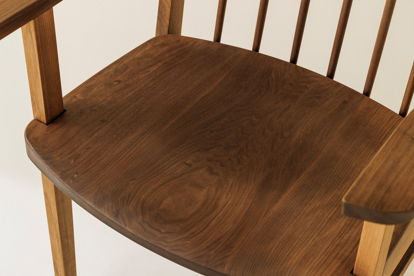 #61 Chair(armrest)