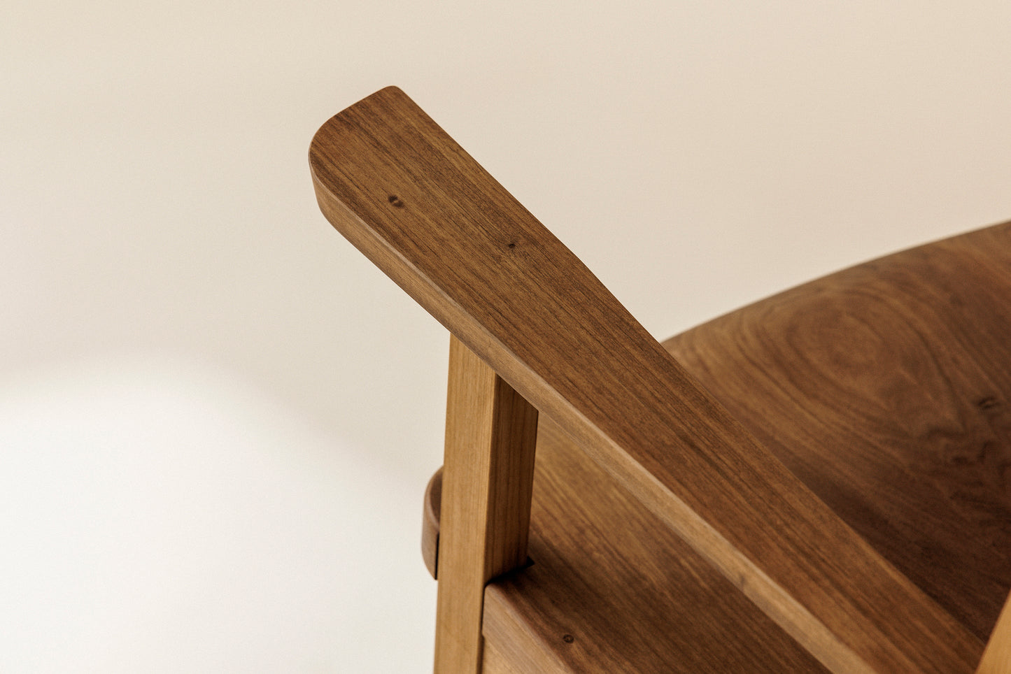 #61 Chair(armrest)