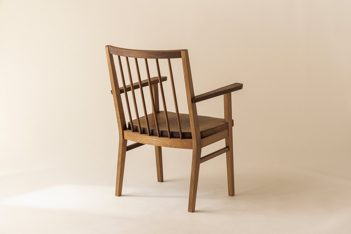 #62 Chair(armrest)
