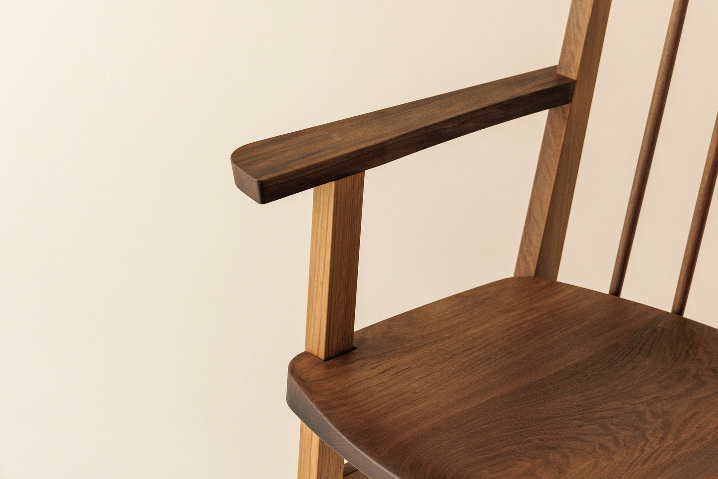 #62 Chair(armrest)