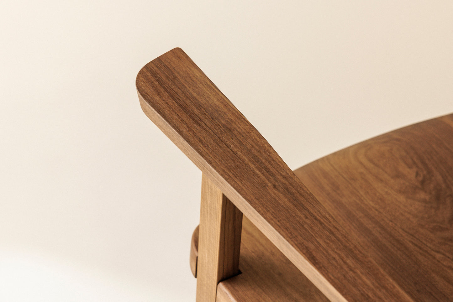 #62 Chair(armrest)