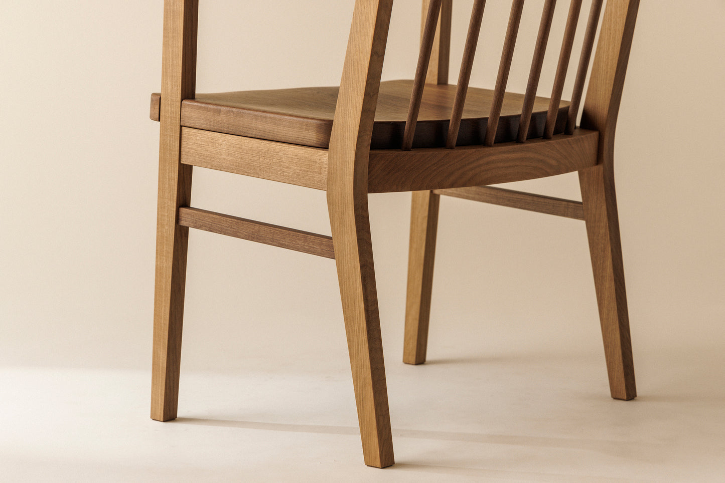 #62 Chair(armrest)