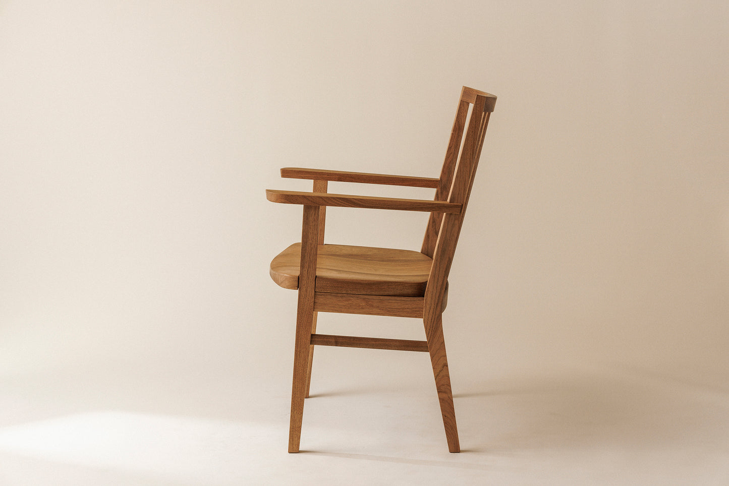 #63 Chair(armrest)