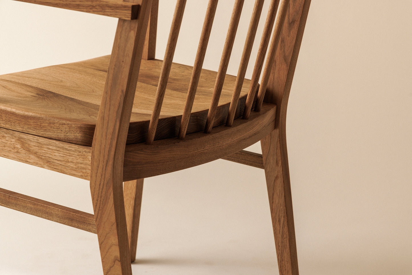 #63 Chair(armrest)