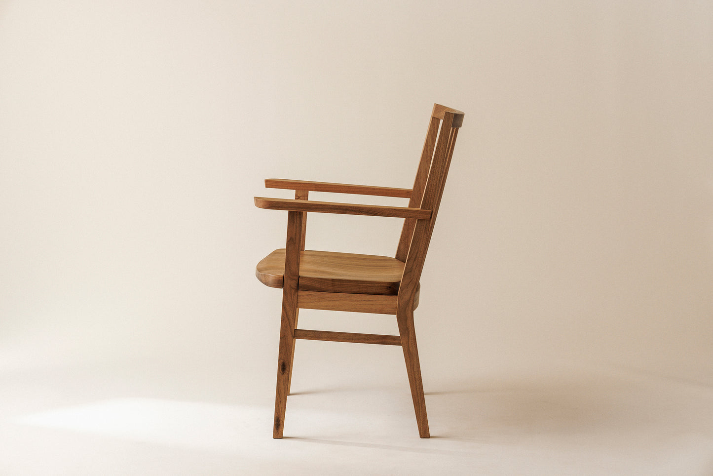 #64 Chair(armrest)