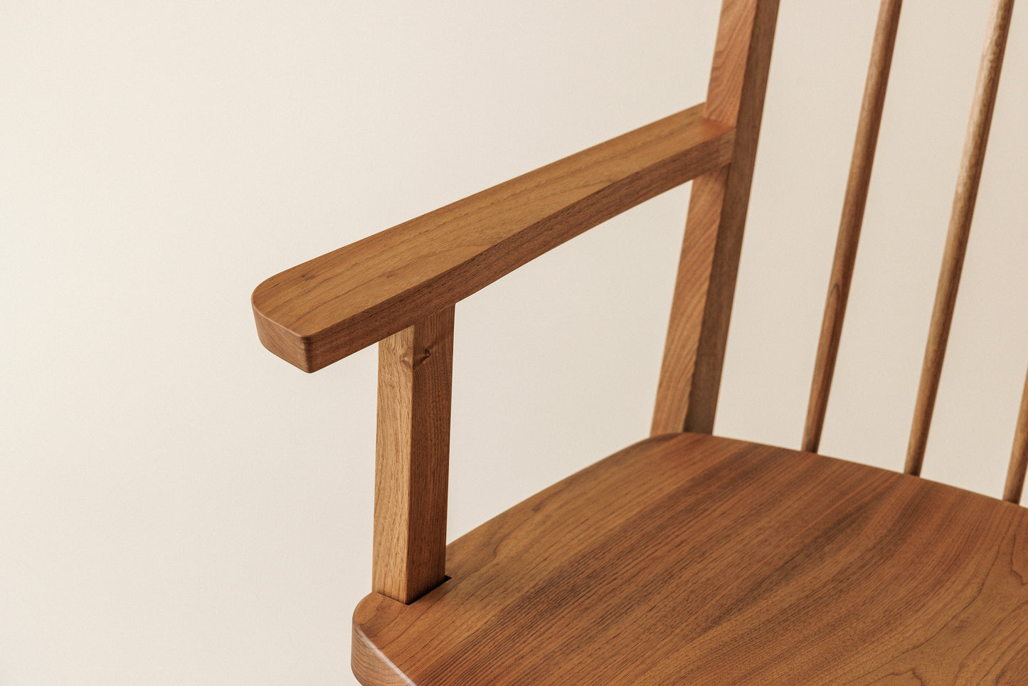 #64 Chair(armrest)