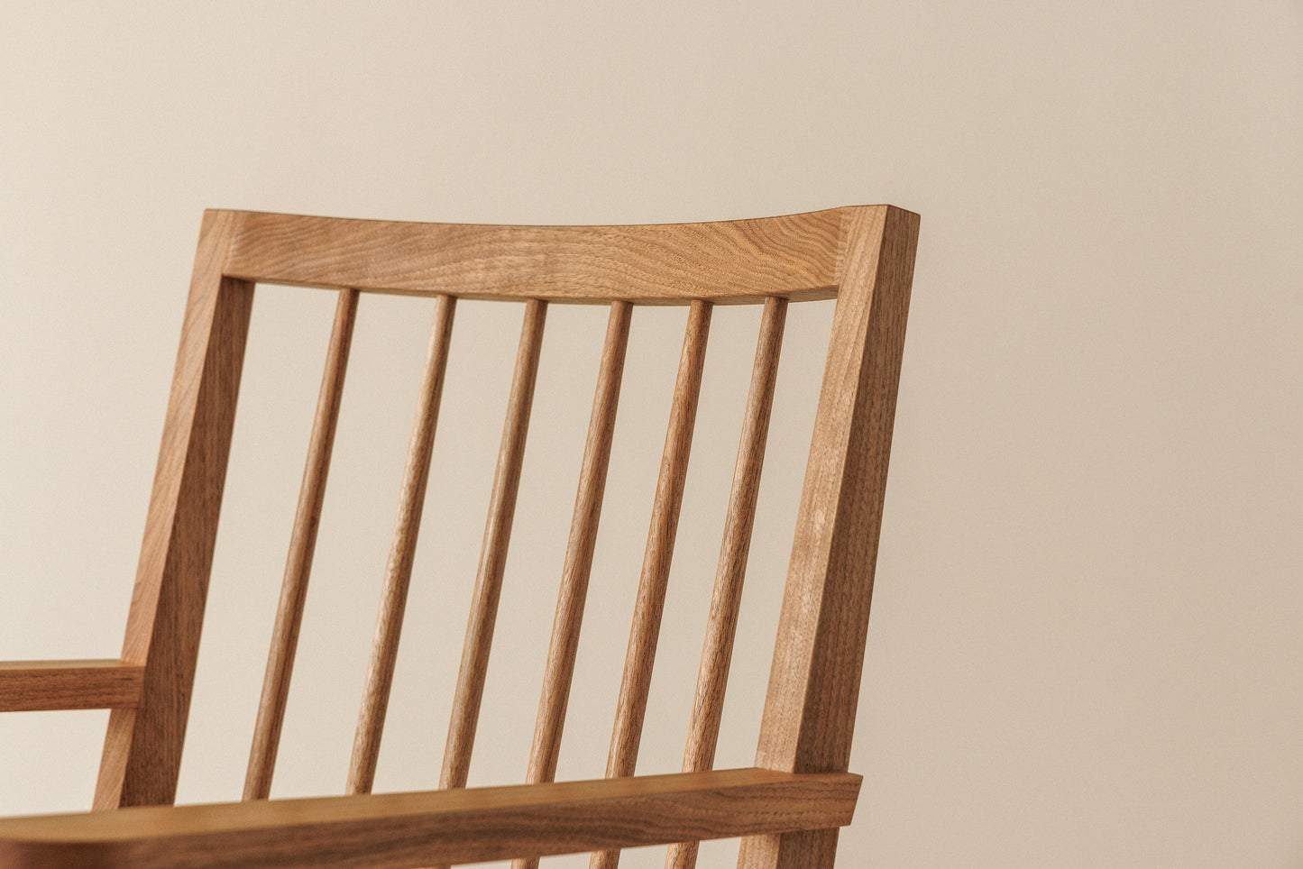 #64 Chair(armrest)