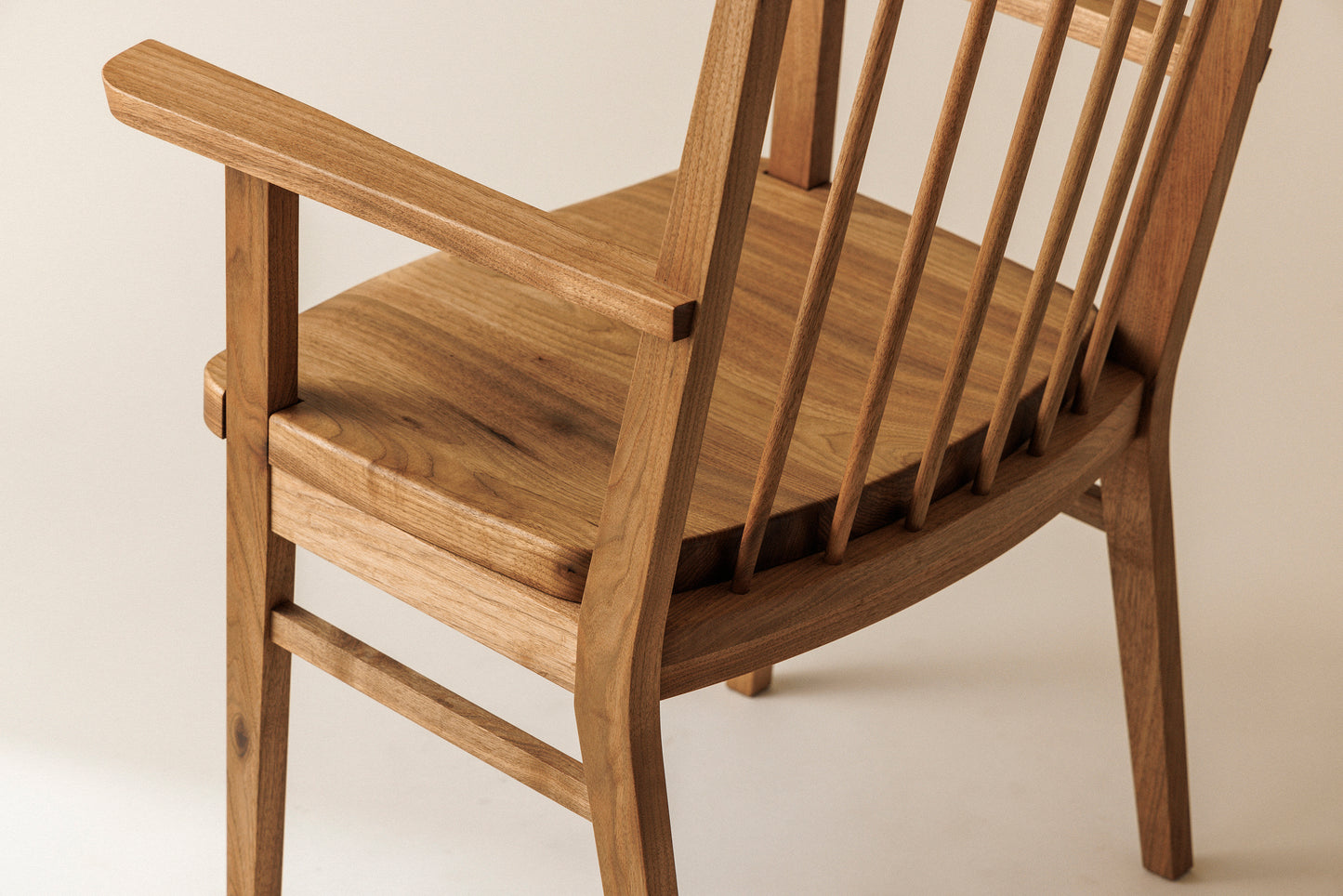 #64 Chair(armrest)