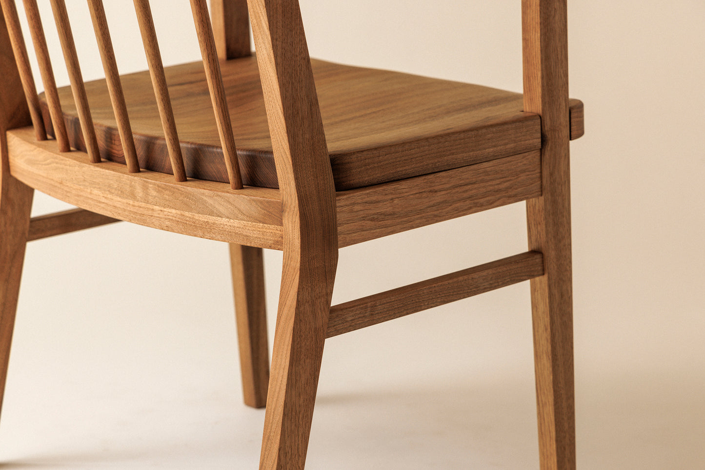 #64 Chair(armrest)