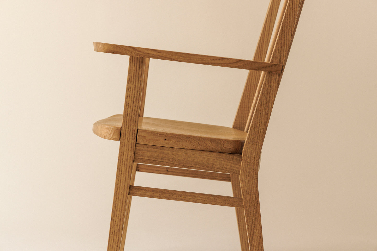 #65 Chair(armrest)
