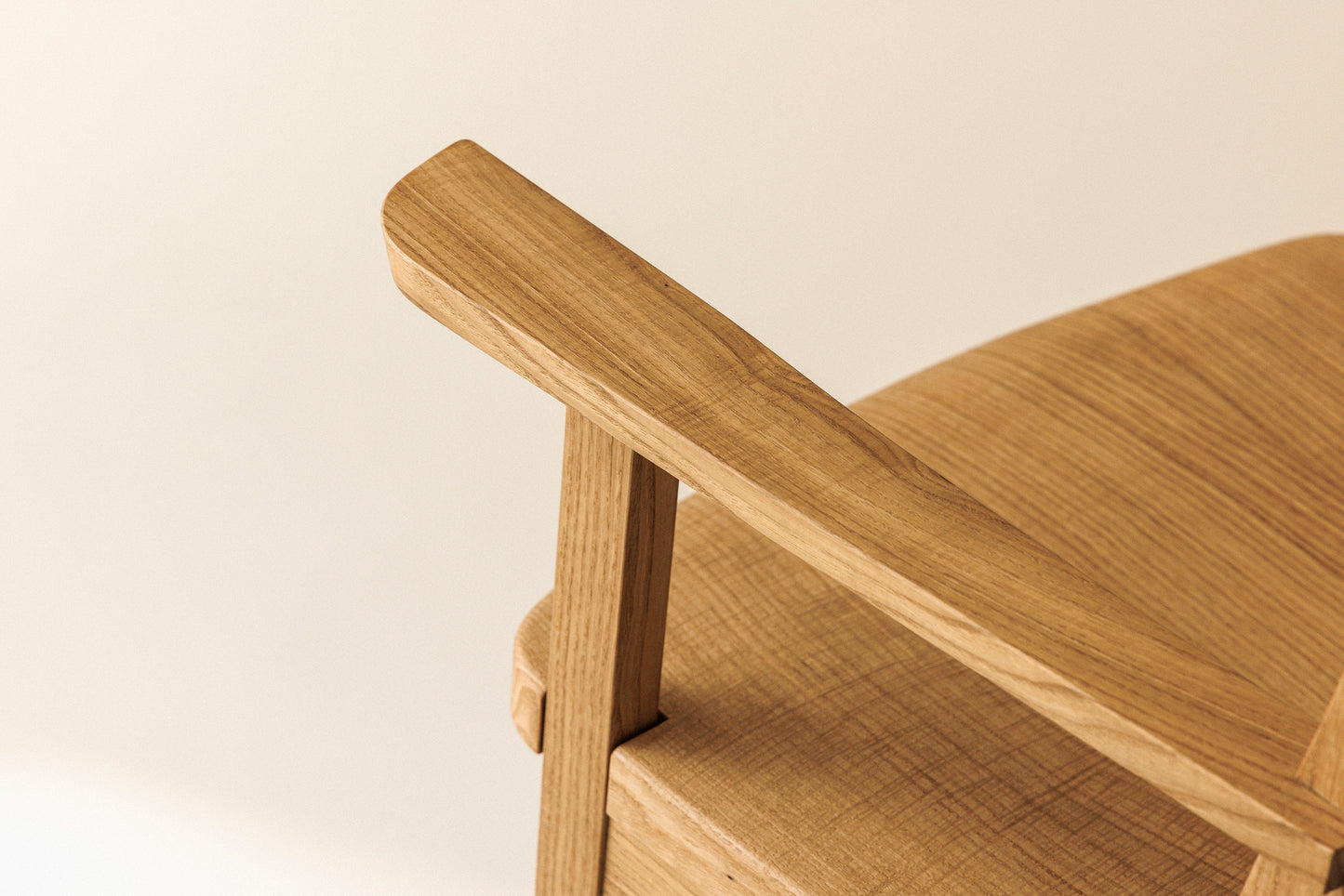 #65 Chair(armrest)