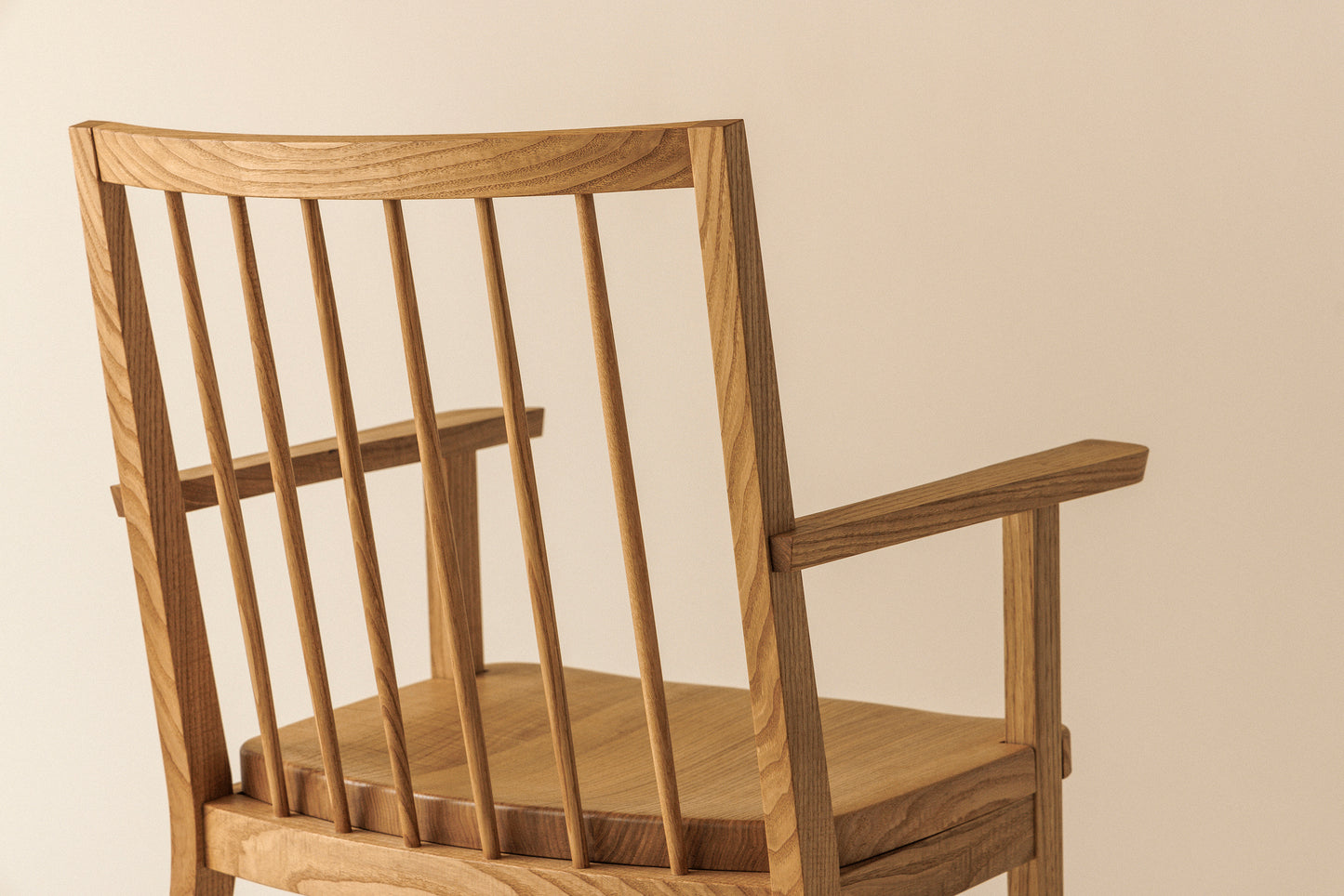 #65 Chair(armrest)