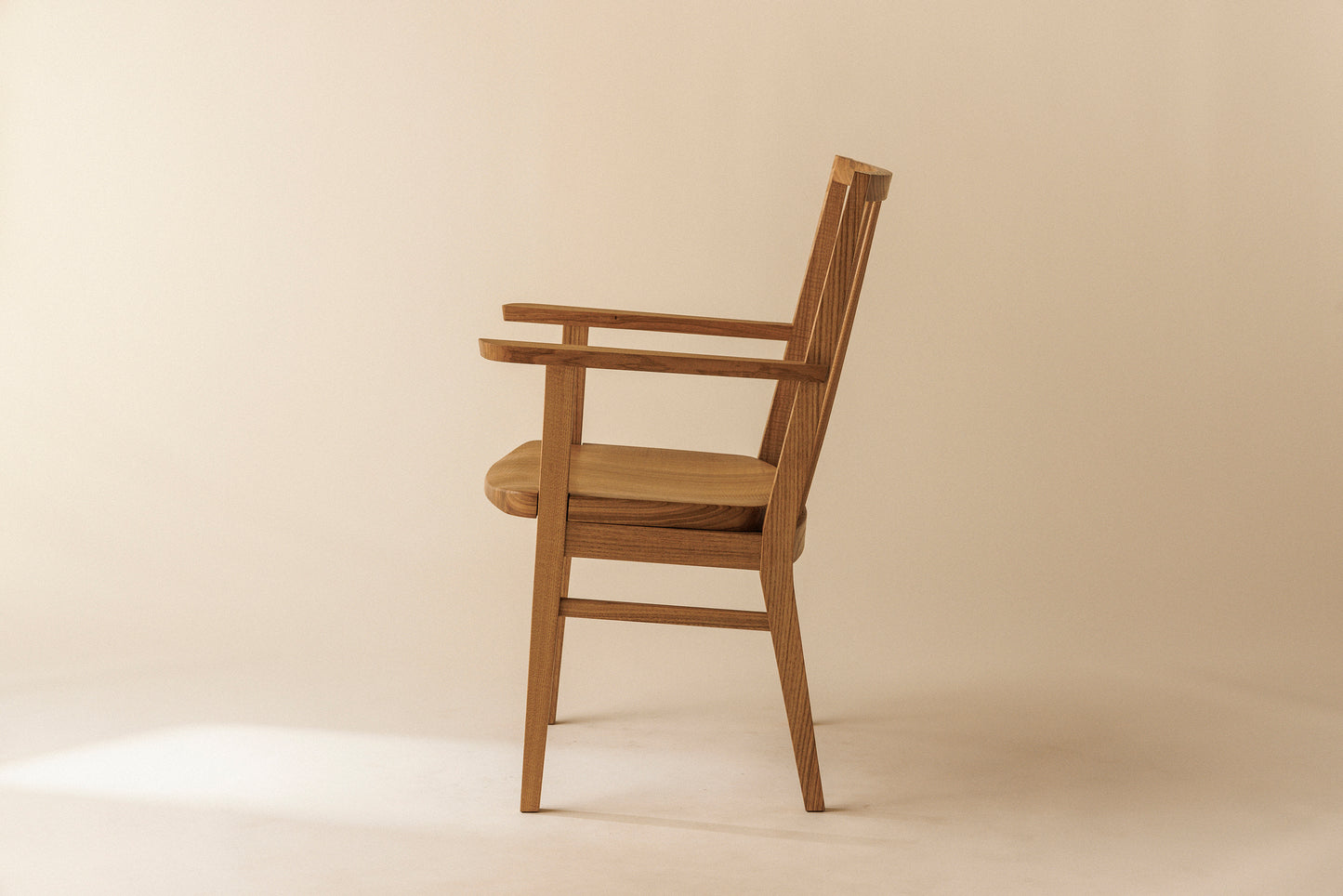 #66 Chair(armrest)