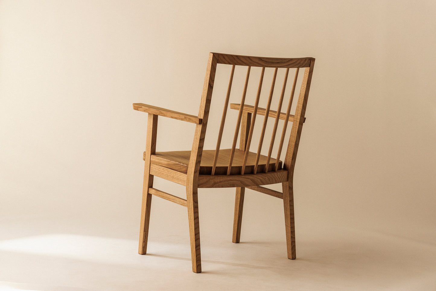 #66 Chair(armrest)