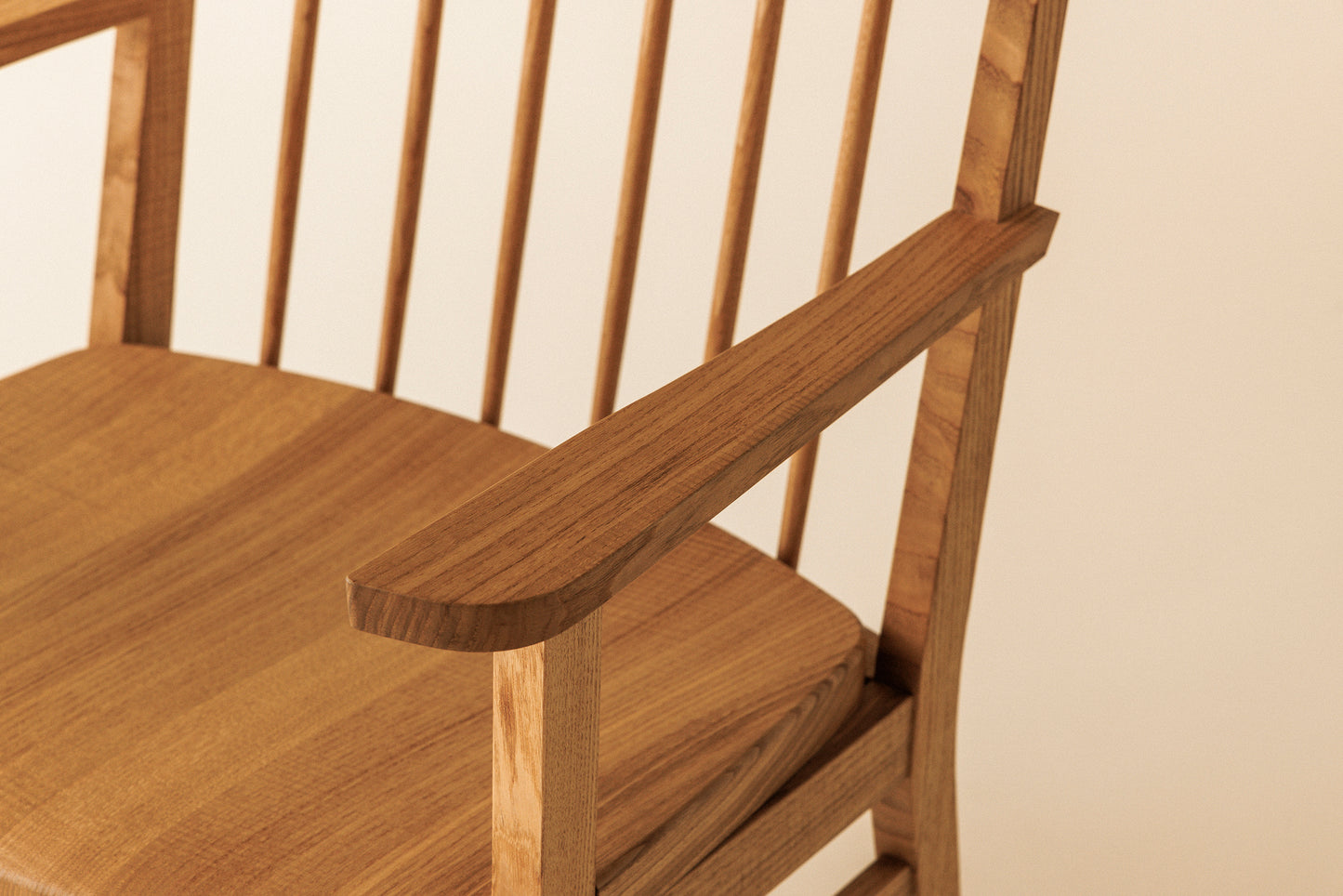 #66 Chair(armrest)