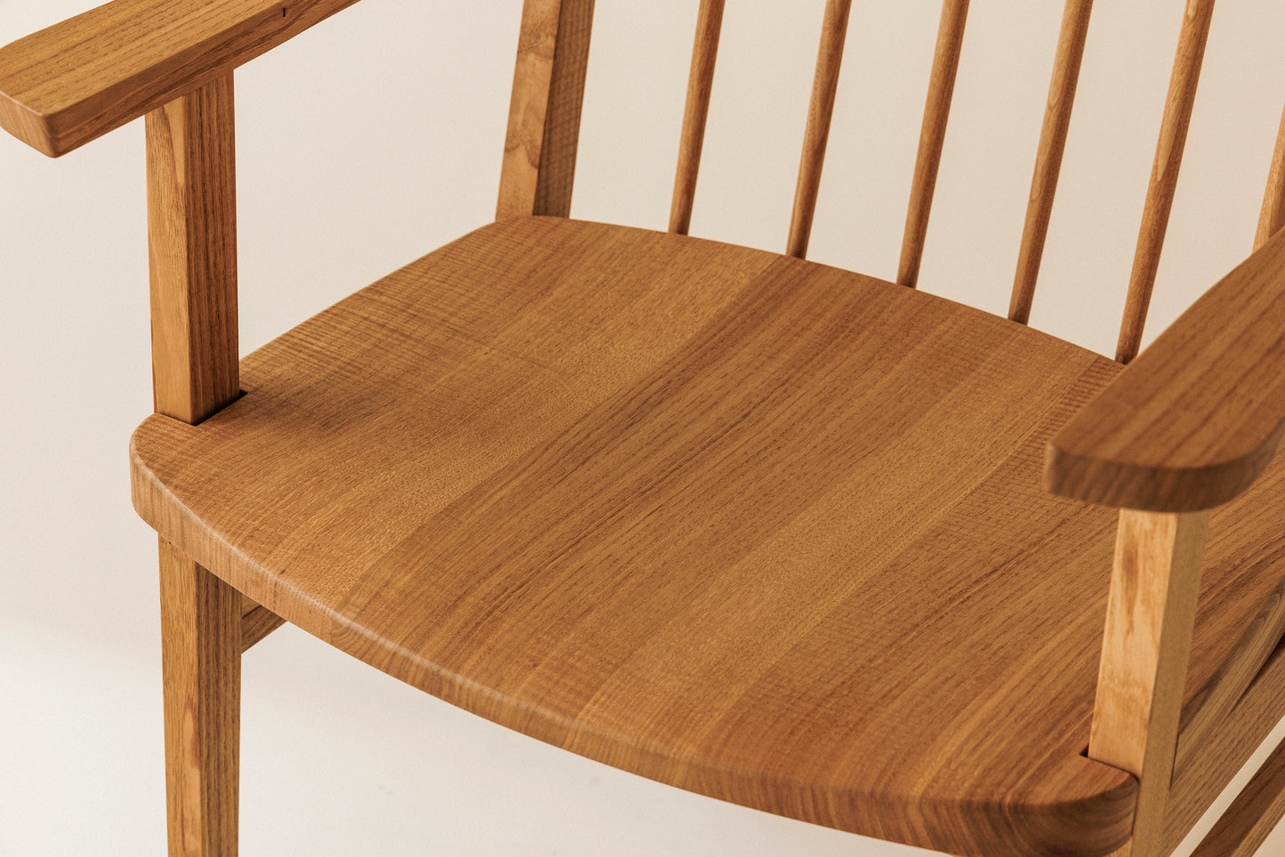 #66 Chair(armrest)