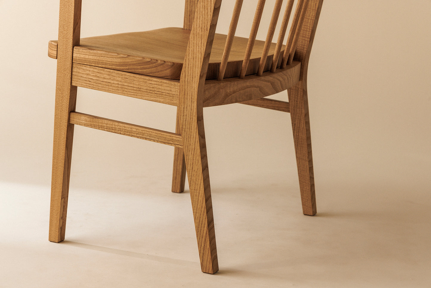 #66 Chair(armrest)