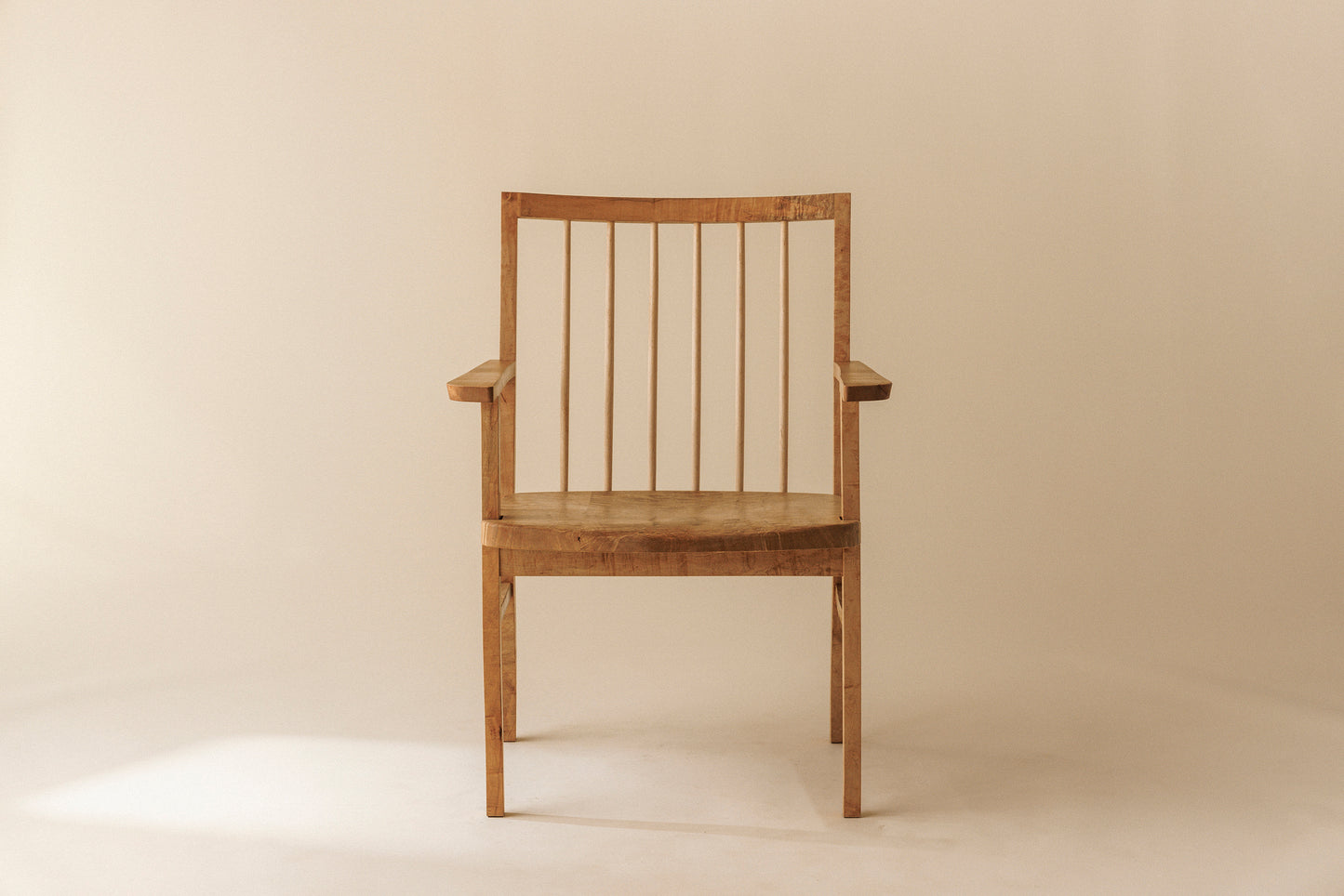 #68 Chair(armrest)