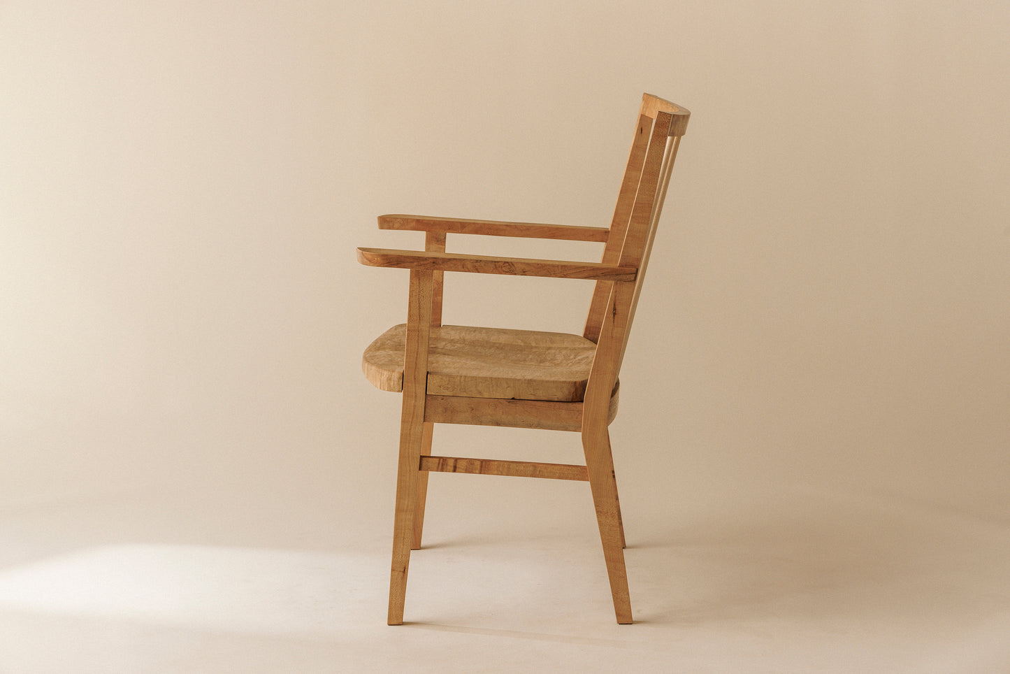 #68 Chair(armrest)