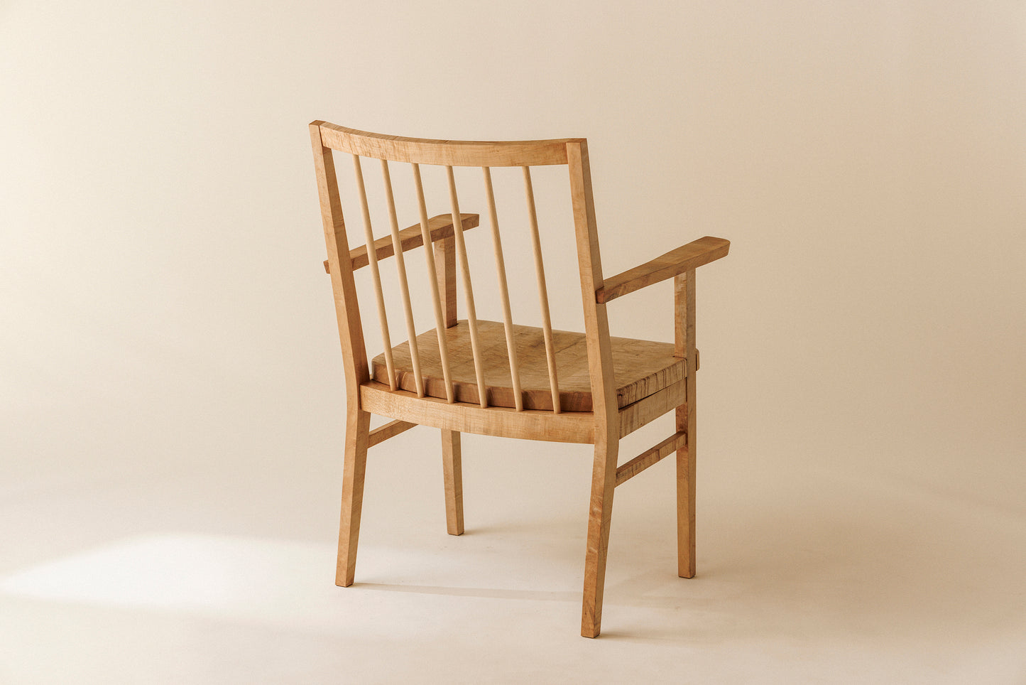 #68 Chair(armrest)