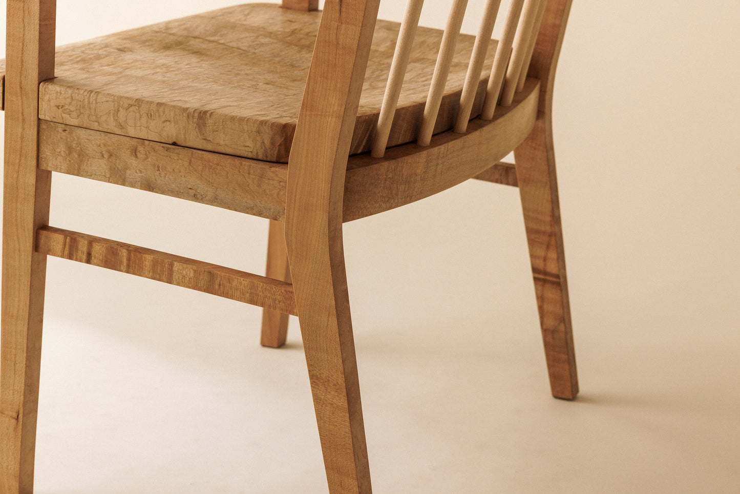 #68 Chair(armrest)