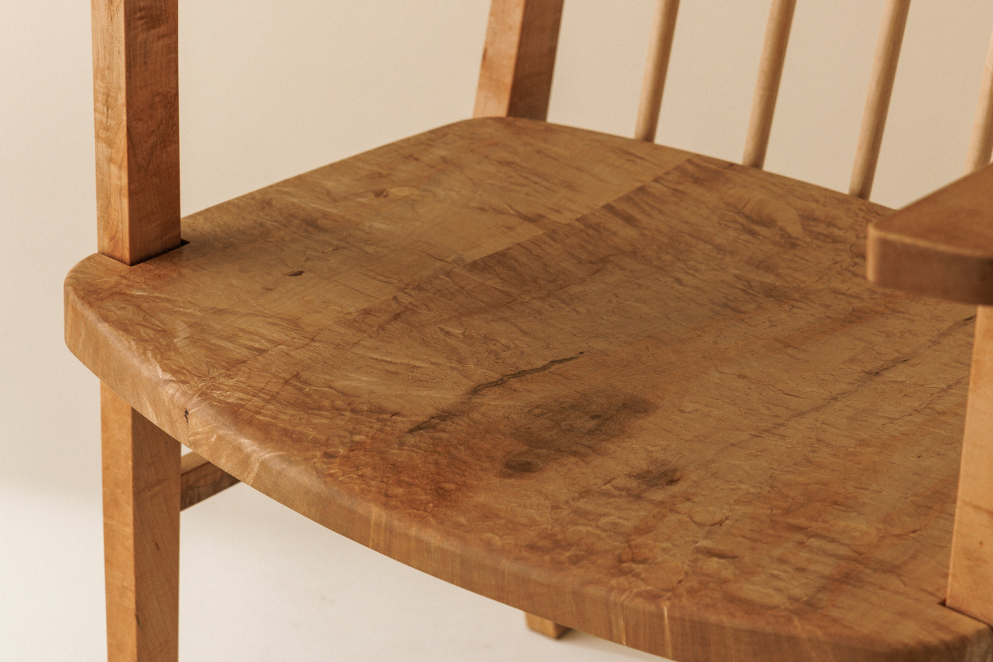 #68 Chair(armrest)