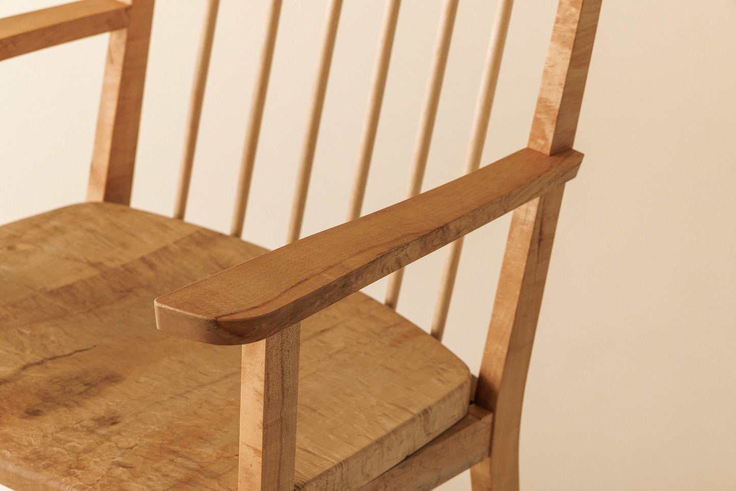 #68 Chair(armrest)