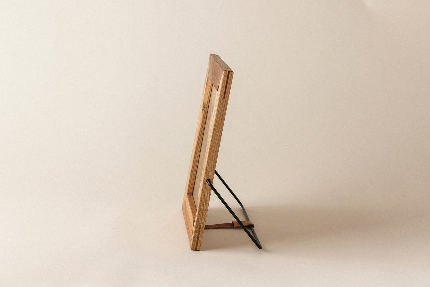 #135  A4 Frame