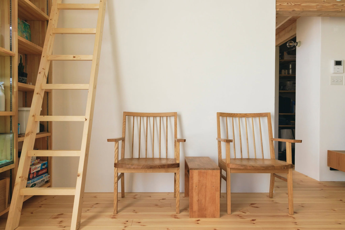 #44 Chair(armrest)